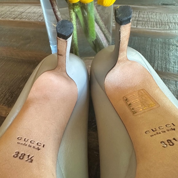 🍾💟🥂AUTHENTIC GUCCI Leather Platform tan/cream Pumps - Great Condition!🍾🥂 - Picture 6 of 16